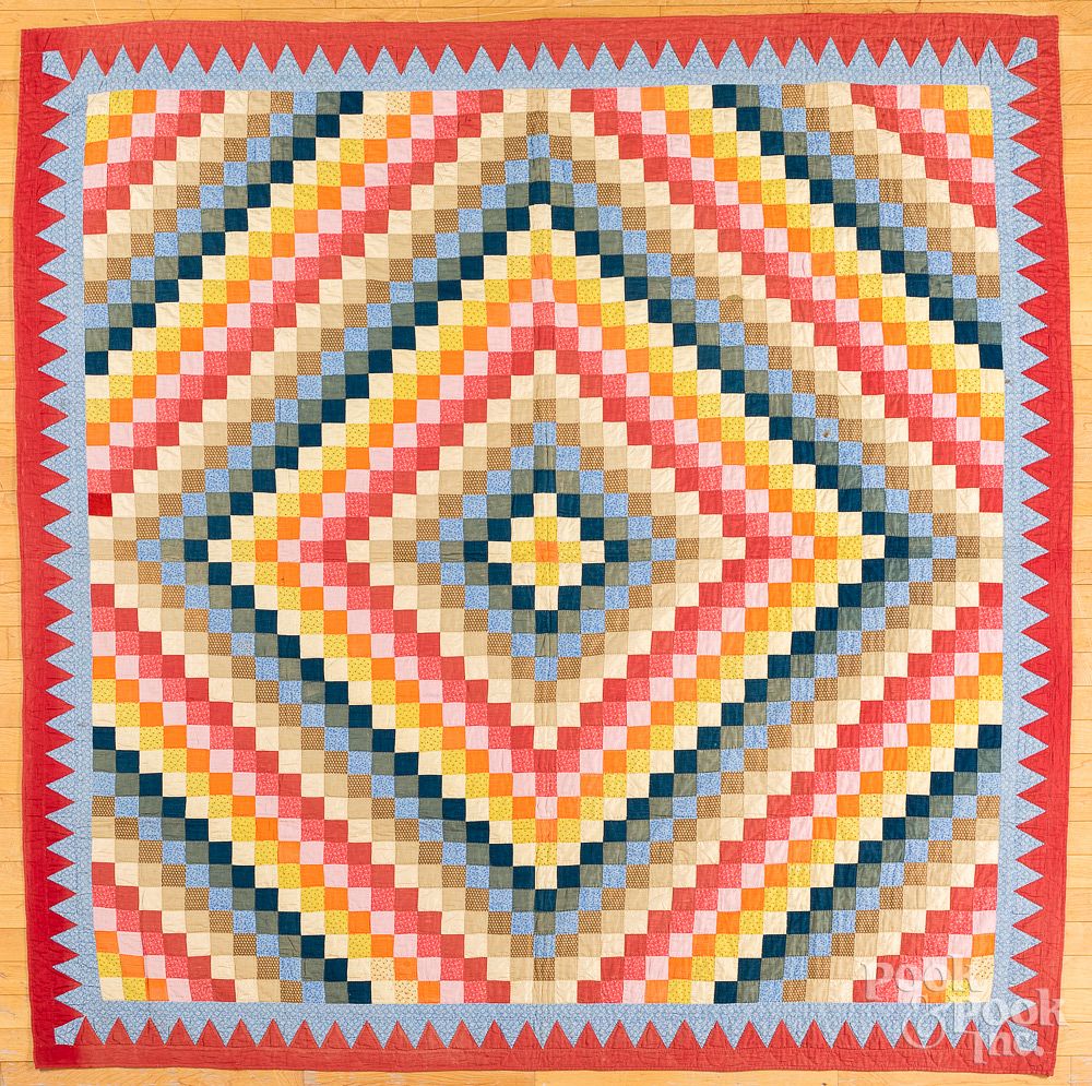 Appraisal: Pieced Trip Around the World quilt ca Pieced Trip Around