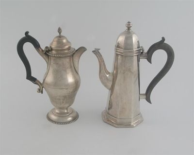 Appraisal: A small modern tapering octagonal coffee pot domed cover knop