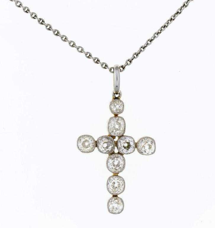 Appraisal: AN ANTIQUE DIAMOND CROSS of nine old cut cushion shaped