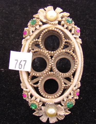 Appraisal: Ornate thimble holder with stones