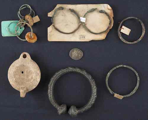 Appraisal: Group of Greek jewelry and pottery vessels