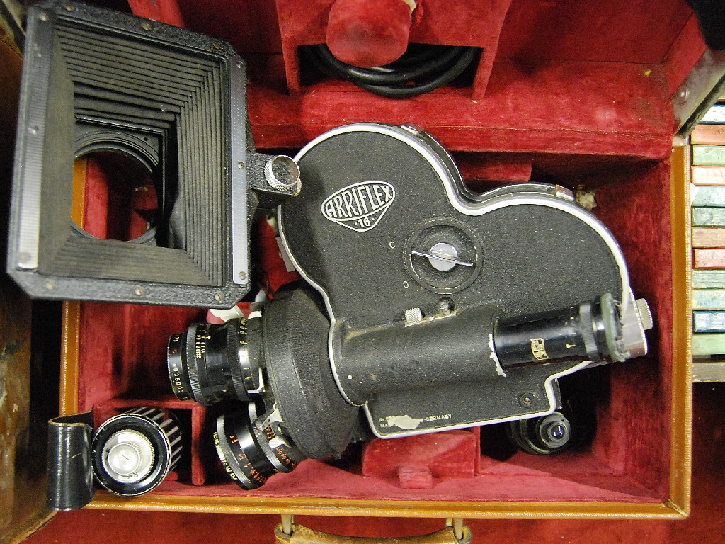 Appraisal: A vintage Arriflex mm film camera in fitted alloy case