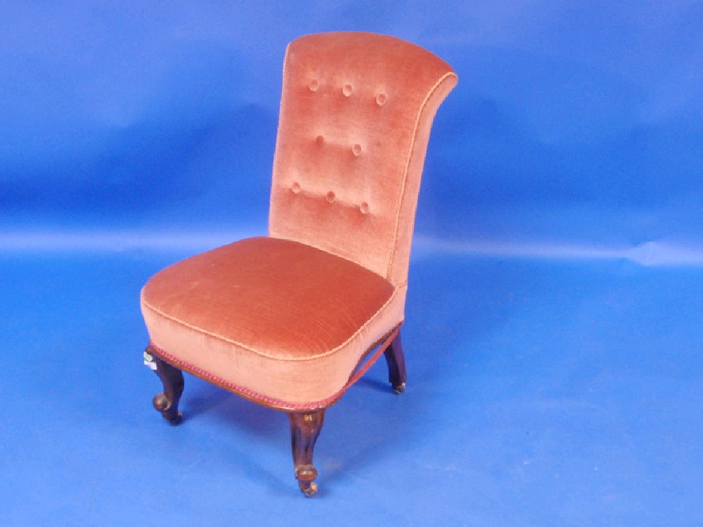 Appraisal: A Victorian walnut button back nursing chair on French cabriole