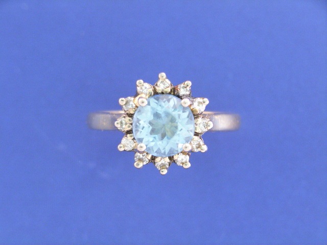 Appraisal: A ct gold aquamarine and diamond cluster ring ring size