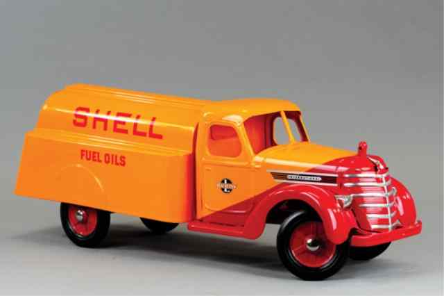 Appraisal: BUDDY 'L' INTERNATIONAL SHELL TRUCK Pull model missing its handles