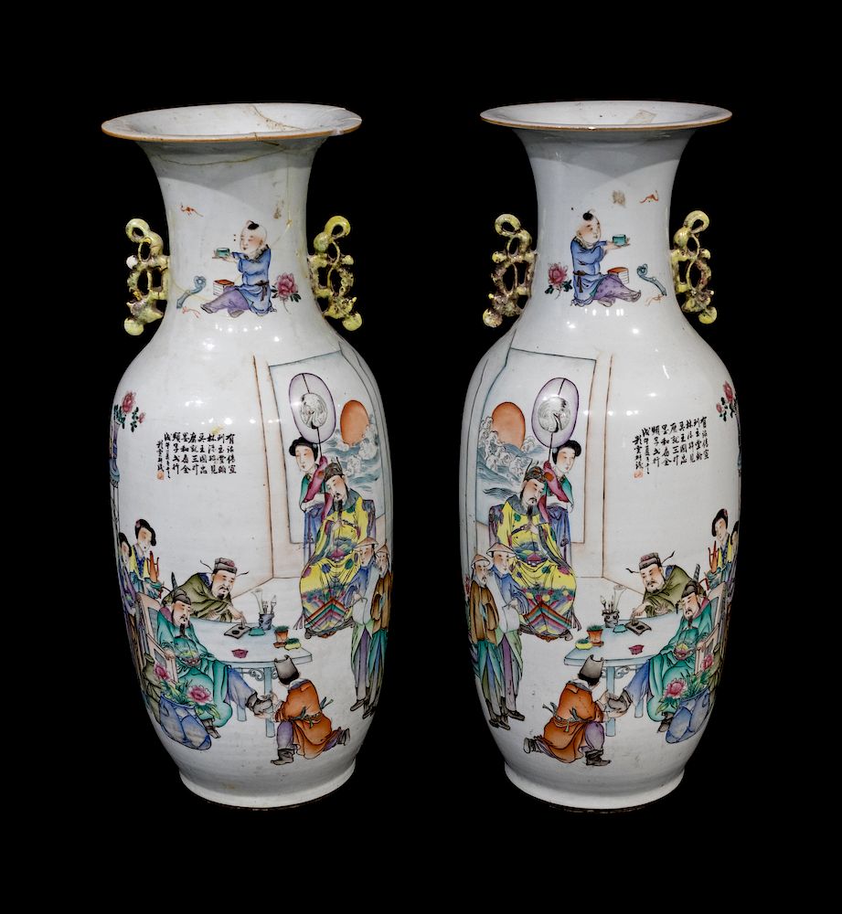 Appraisal: A Pair of Large Chinese Porcelain Urns A Pair of