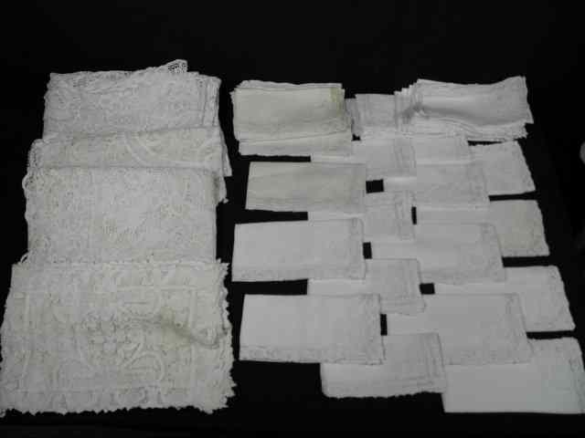 Appraisal: Lot of assorted tablecloths napkins placemats and table runners Includes