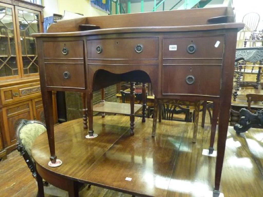 Appraisal: An Edwardian mahogany washstand side table in the Georgian style