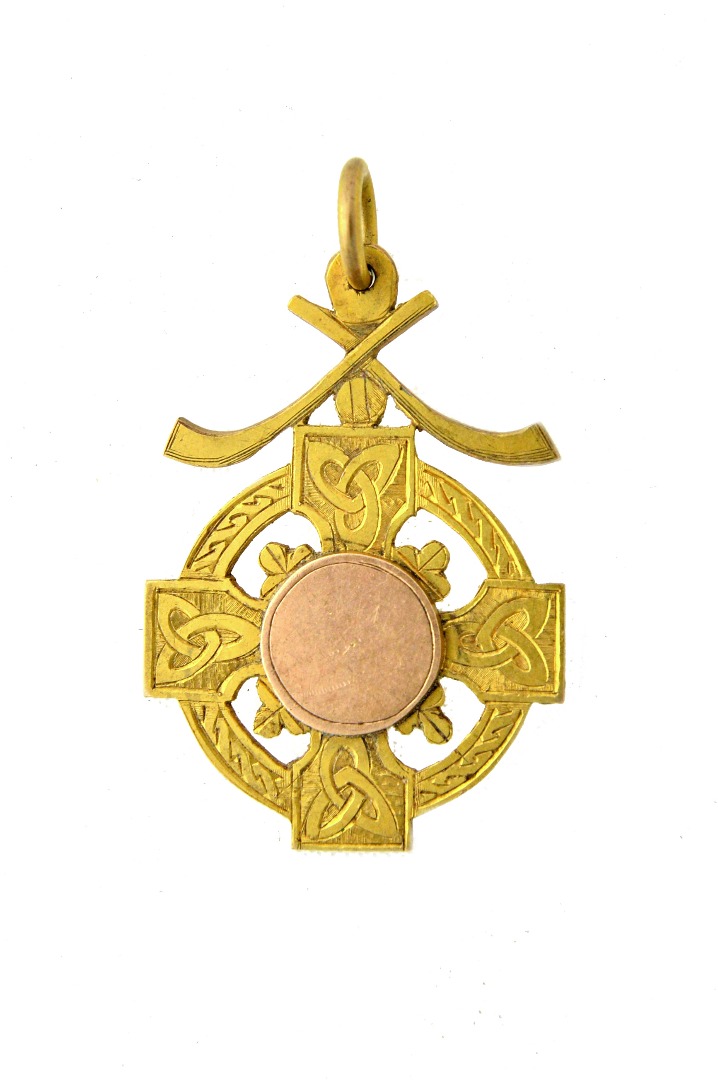 Appraisal: An Irish ct gold hurling fob medal in a cruciform