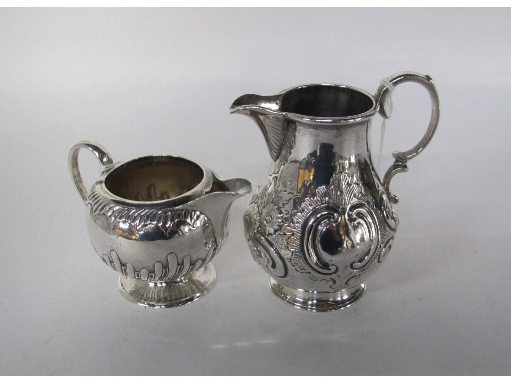 Appraisal: Lot comprising Victorian silver cream jug London and one other