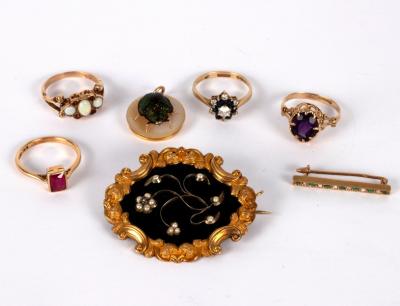 Appraisal: An early Victorian mourning brooch the floral motif set pearls