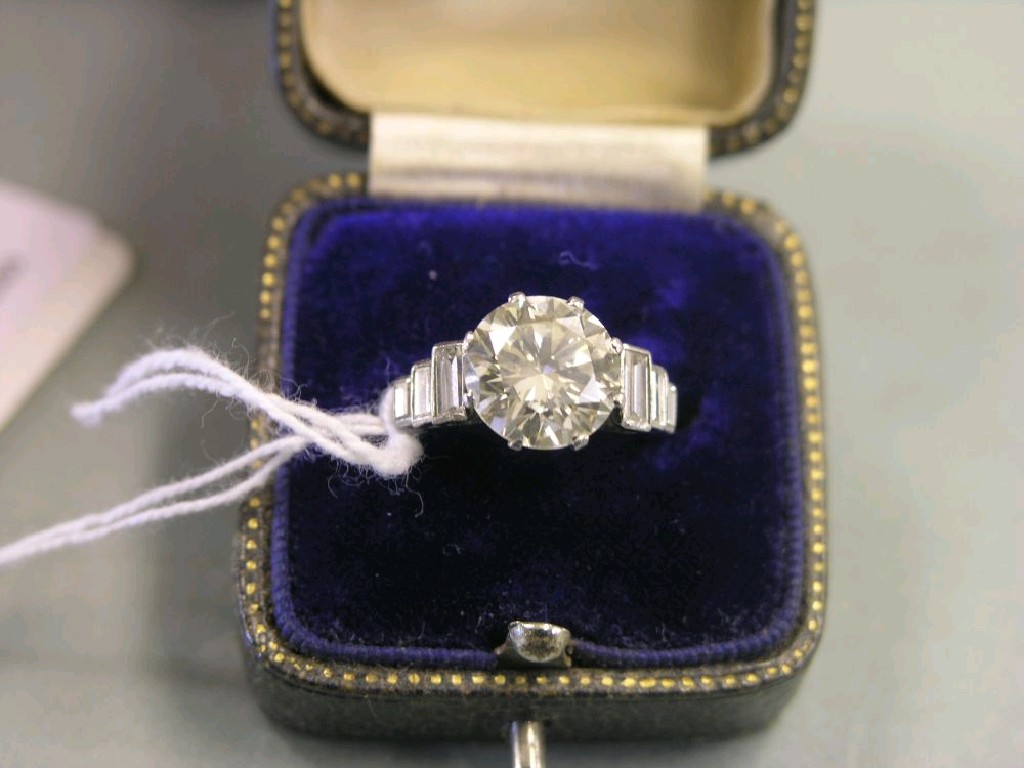 Appraisal: An Art Deco design platinum and diamond ring principal stone