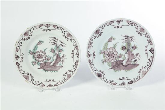 Appraisal: PAIR OF DELFT PLATES England nd half- th century Mulberry