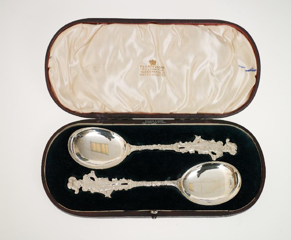 Appraisal: CASED PAIR OF VICTORIAN SILVER SERVING SPOONS SHEFFIELD each terminal