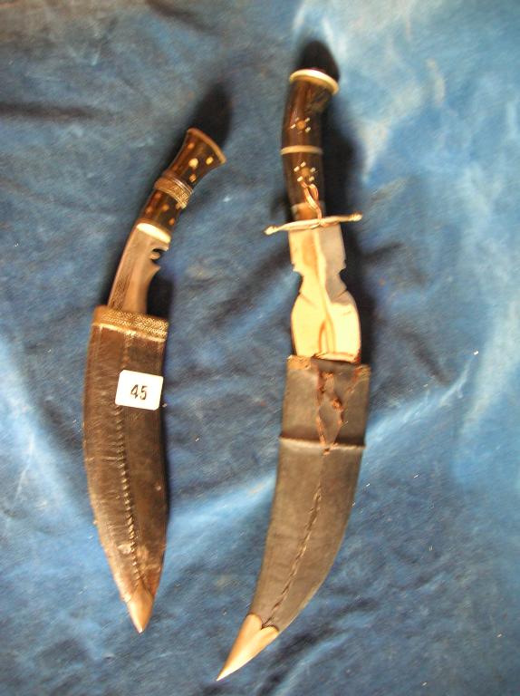 Appraisal: A decorative Indian knife together with a small kukri both