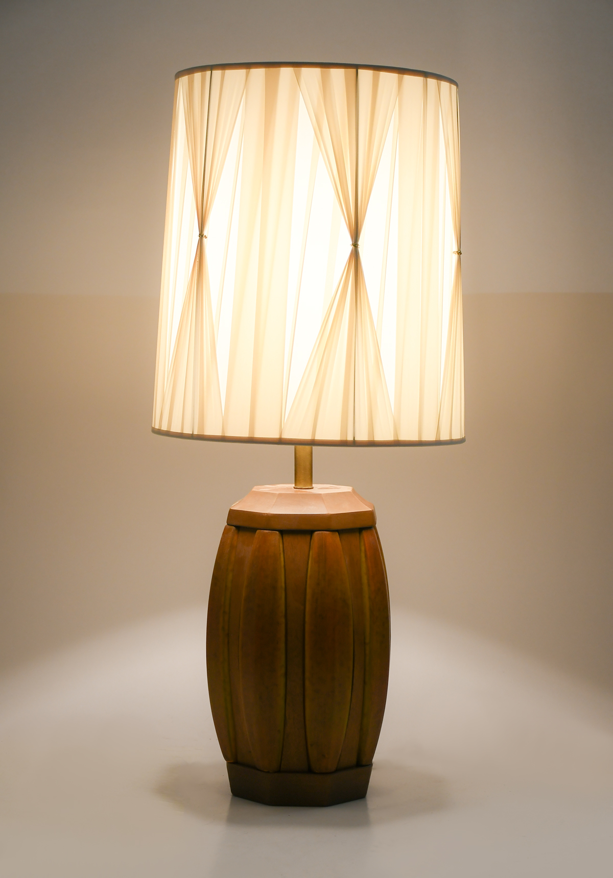 Appraisal: MID-CENTURY MODERN TABLE LAMP Octagonal wood framed porcelain mid-century single