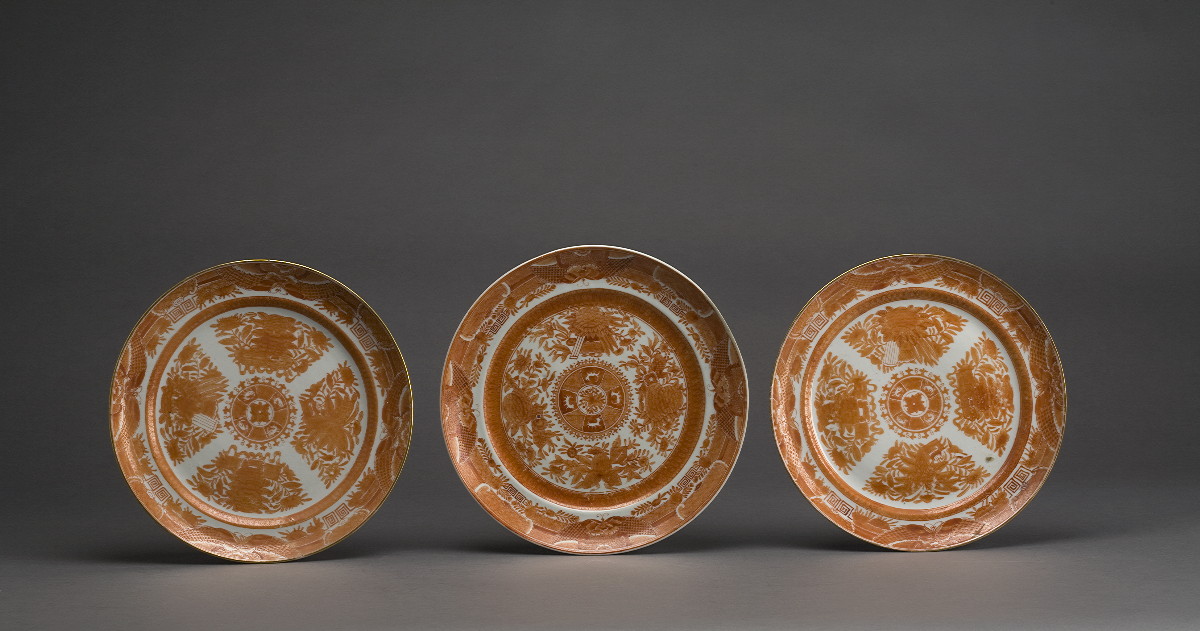 Appraisal: CHINESE EXPORT PORCELAIN 'ORANGE FITZHUGH' PLATE NINETEENTH CENTURY Diameter inches