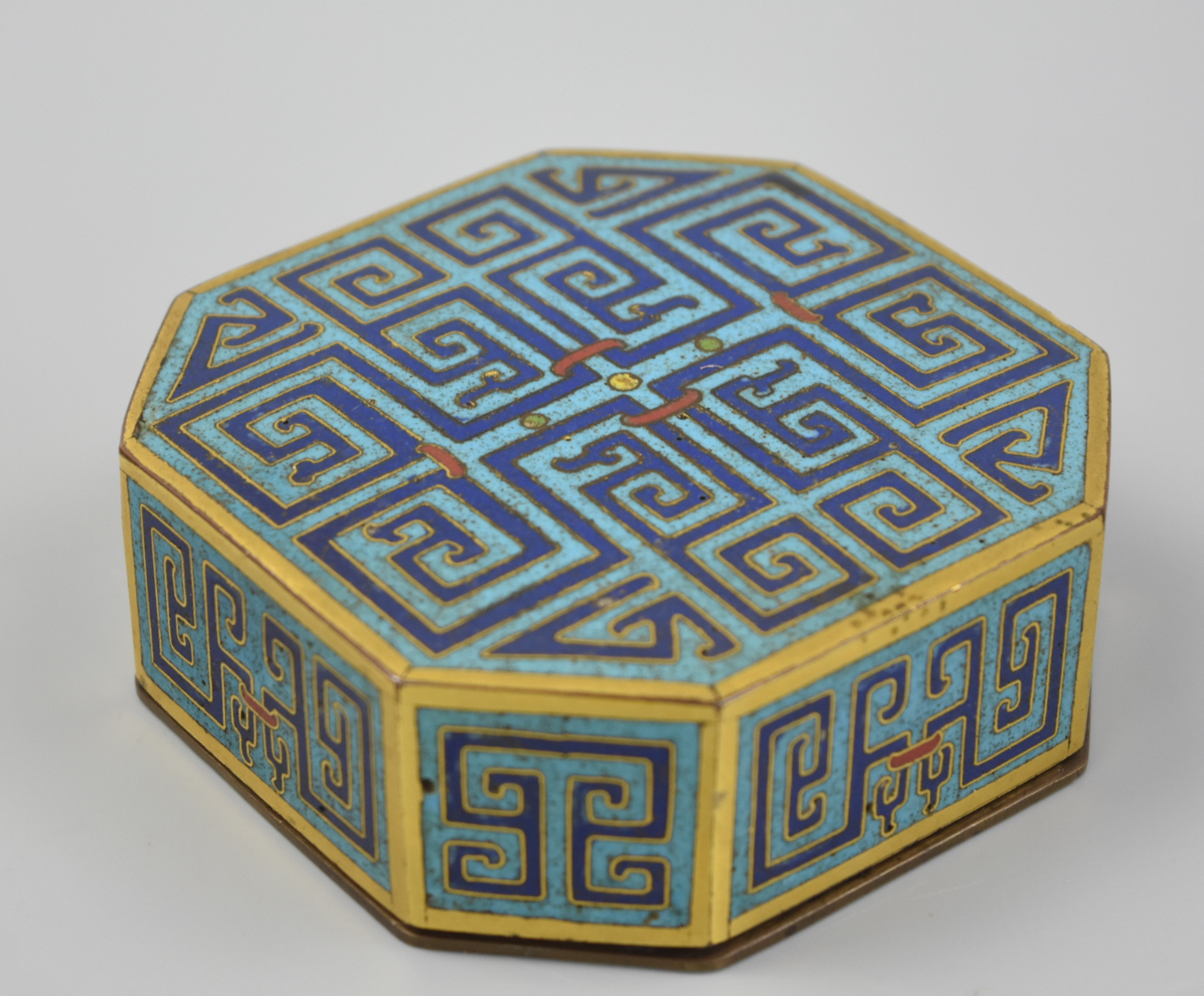 Appraisal: CHINESE HEXAGONAL CLOSIONNE BOX TH C A Qing Dynasty hexagonal