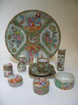 Appraisal: A GROUP OF CANTONESE FAMILLE ROSE ET VERTE PORCELAIN late