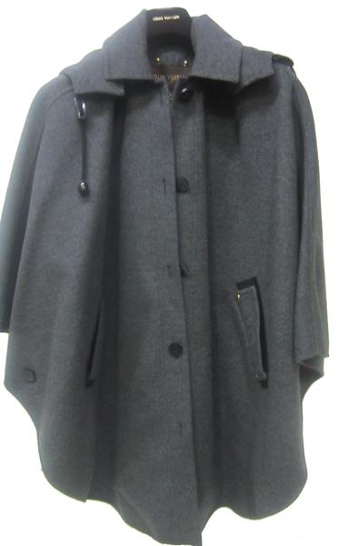 Appraisal: A LOUIS VUITTON HOODED CAPE ESTIMATED SIZE M-L A LOUIS