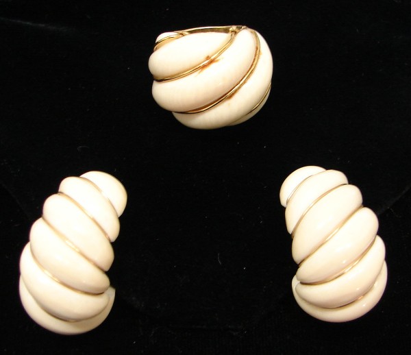 Appraisal: K ivory melon ribbed ring and earrings with gold wire