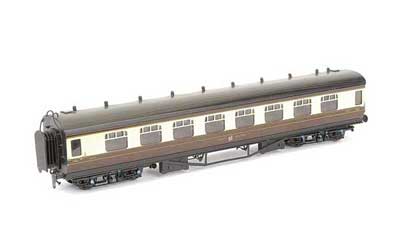 Appraisal: OO Gauge Kitbuilt GWR brown and cream rd Class Corridor