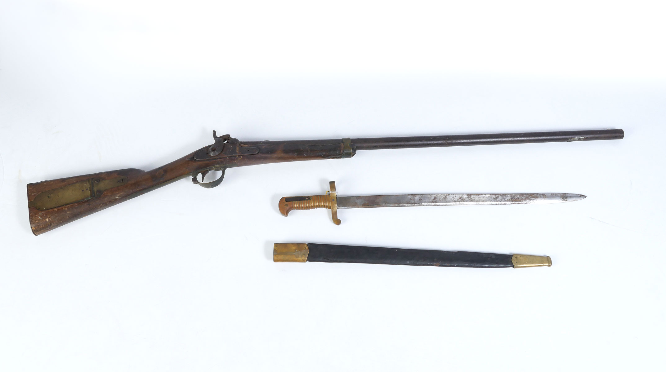 Appraisal: PERCUSSION RIFLE AND BAYONET Mississippi percussion rifle with brass patch