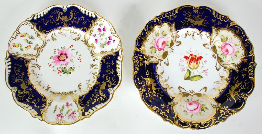 Appraisal: TWO SIMILAR NINETEENTH CENTURY ENGLISH PORCELAIN CABINET PLATES probably Coalport