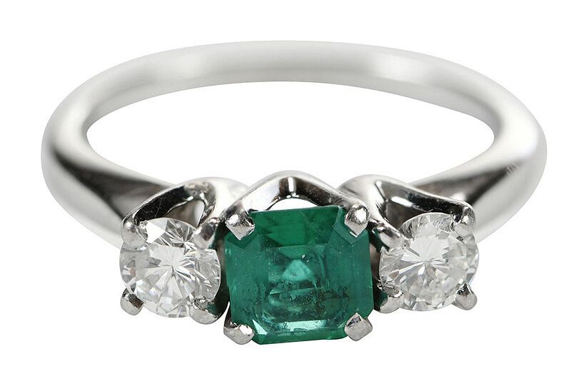 Appraisal: kt Ring center square cut synthetic emerald approx x mm