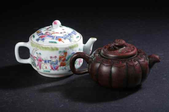 Appraisal: CHINESE FAMILLE ROSE PORCELAIN TEA POT Tongzhi iron red seal