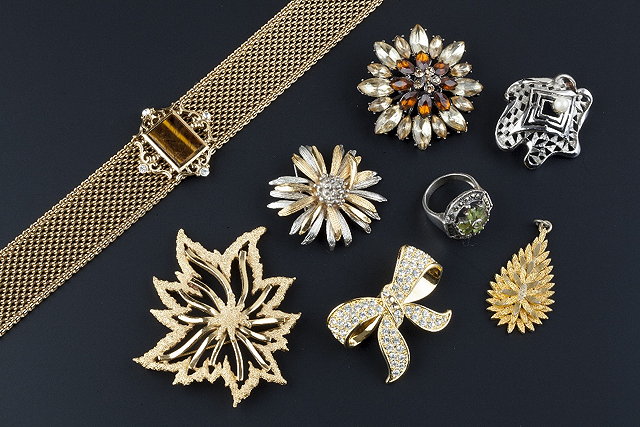 Appraisal: A collection of jewellery and costume items comprising a Trifari