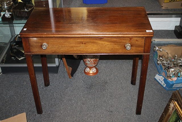 Appraisal: A TH CENTURY MAHOGANY FOLD-OVER TEA TABLE fitted one drawer