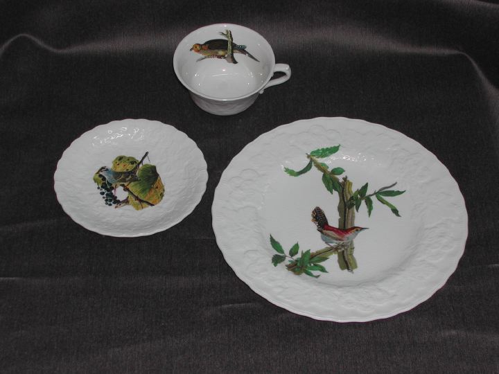 Appraisal: Thirty-One Alfred Meakin Staffordshire Transfer-Printed Creamware Partial Dinner Service for