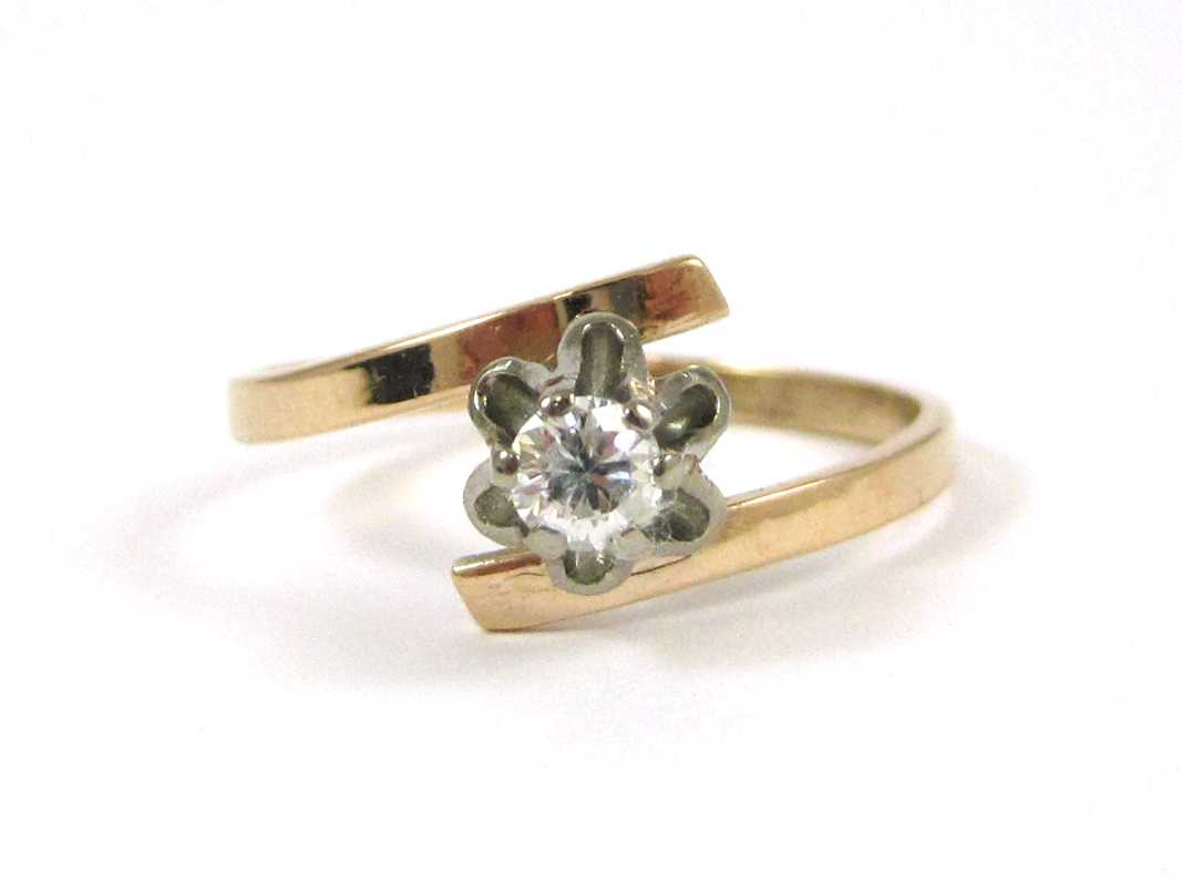 Appraisal: DIAMOND AND FOURTEEN KARAT GOLD SOLITAIRE RING The rose and