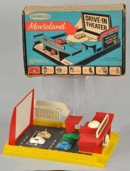 Appraisal: Remco Drive-In Theater Game Box Nice complete set with cars