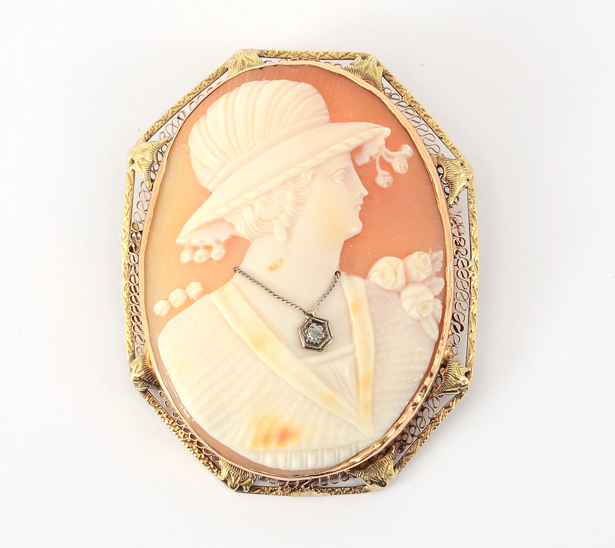 Appraisal: LARGE K CAMEO HABILE PENDANT BROOCH Octagonal filigree K yellow