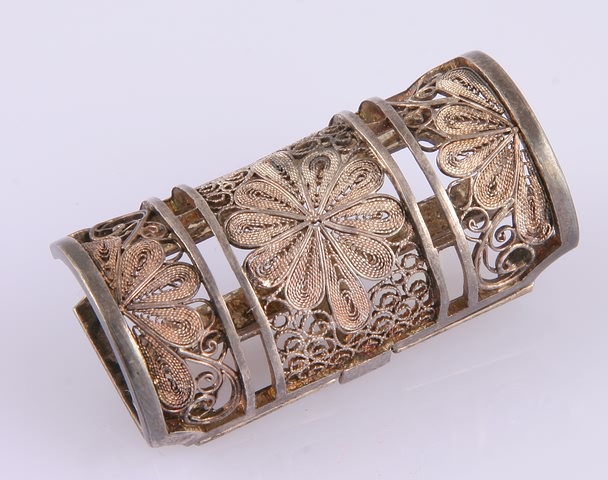 Appraisal: silver Filigree Hinged cage to hold stems Provenance Estate of