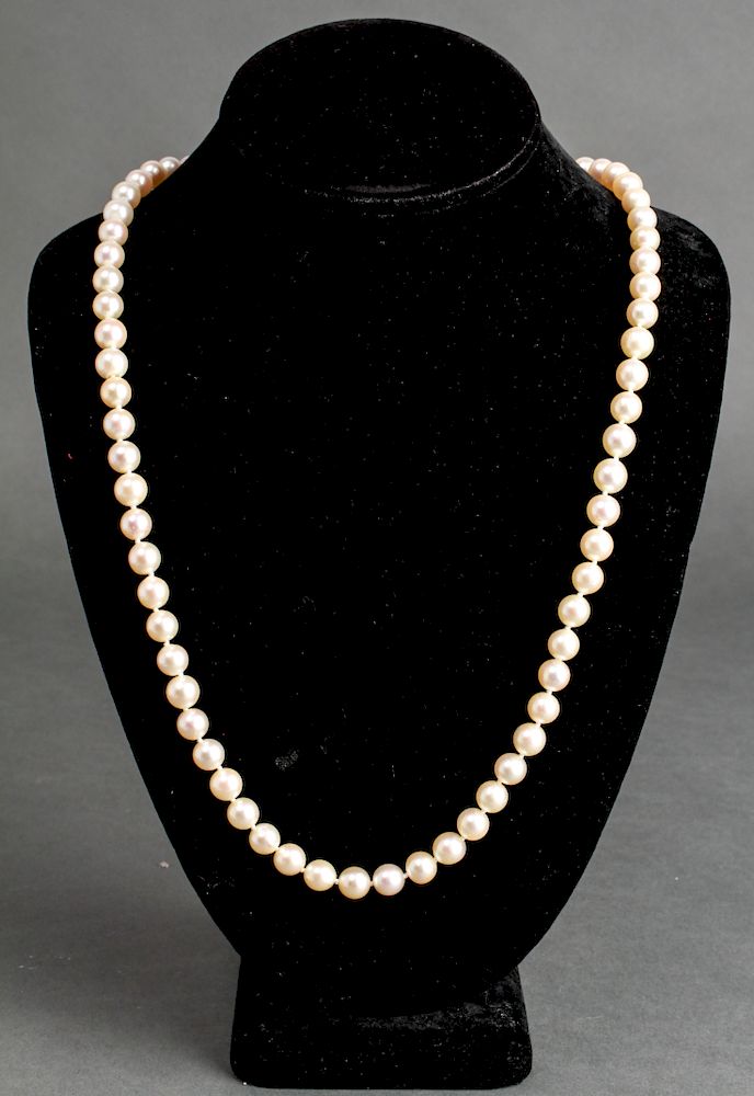 Appraisal: Pearl Necklace with Hidden Clasp Pearl necklace with hidden screw