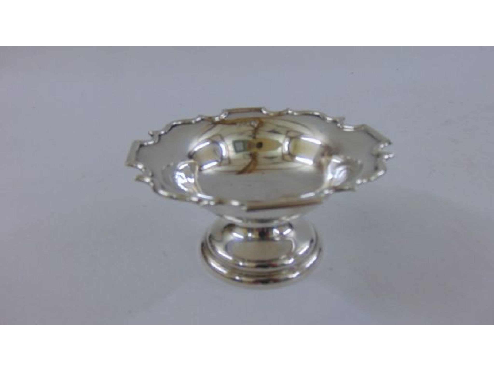 Appraisal: A small silver bon-bon dish with shaped outline raised on