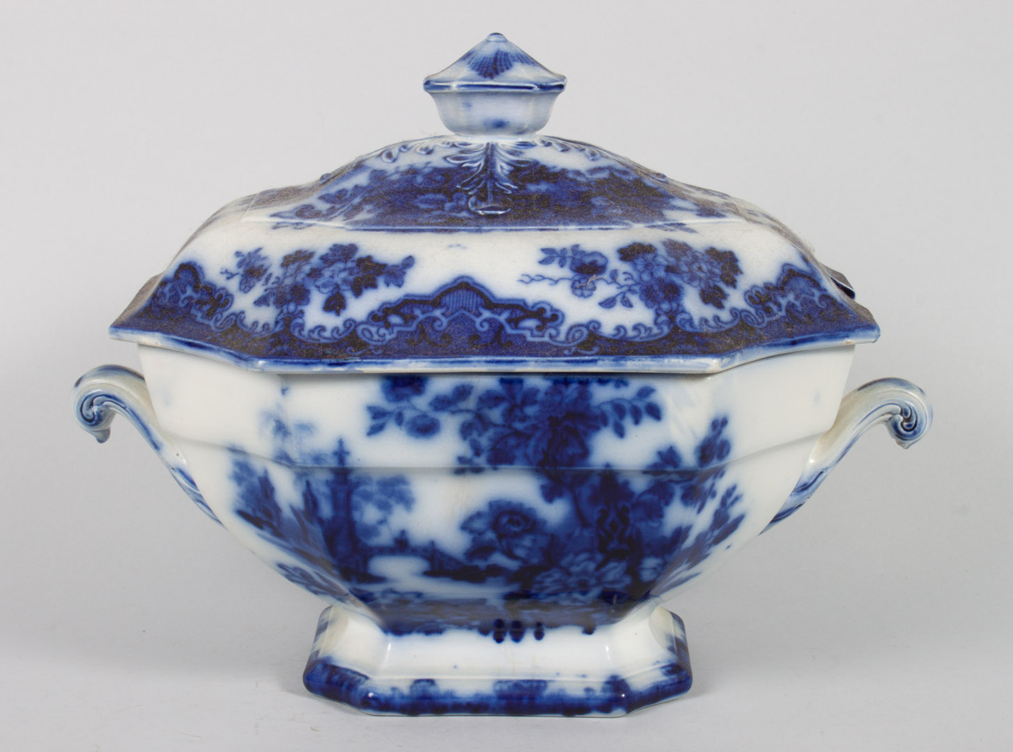 Appraisal: Victorian flow blue china soup tureen circa in the Sobraon