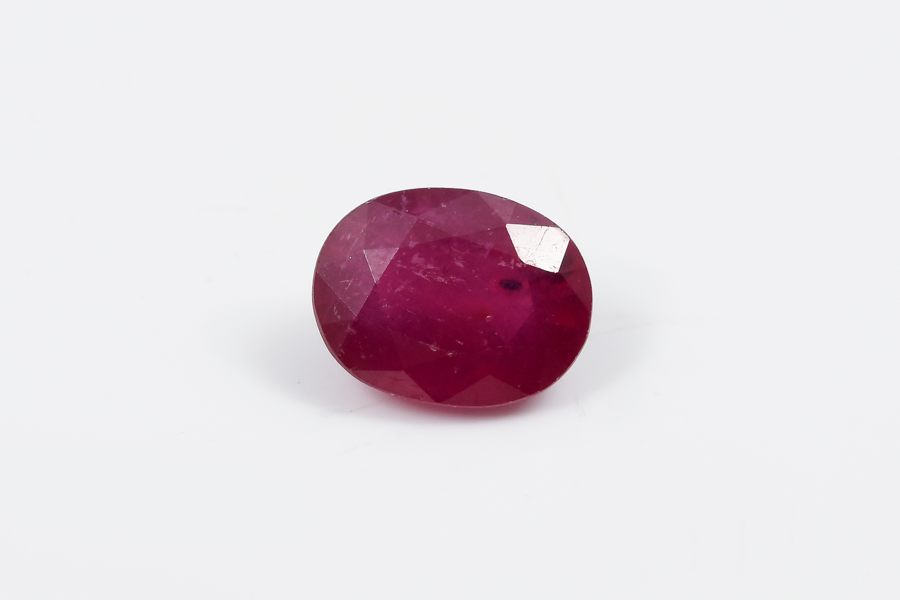 Appraisal: GLA APPRAISED LOOSE RUBY Single oval-cut ruby Ct Measures approx