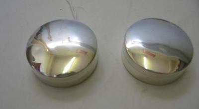 Appraisal: A PAIR OF PILL BOXES by the Goldsmiths Silversmiths Co