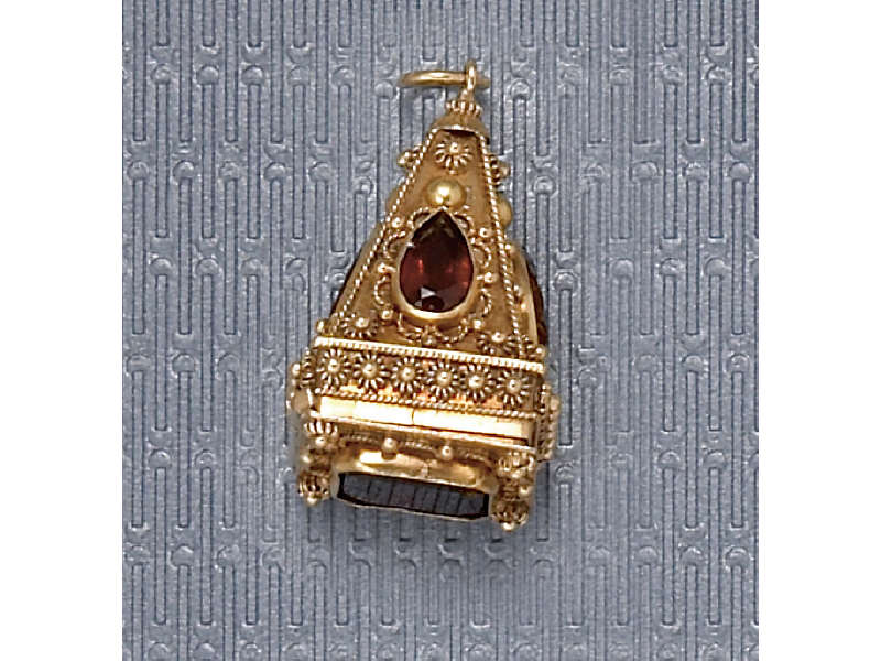 Appraisal: GARNET PENDANT Yellow gold pendant with pear cut faceted garnets