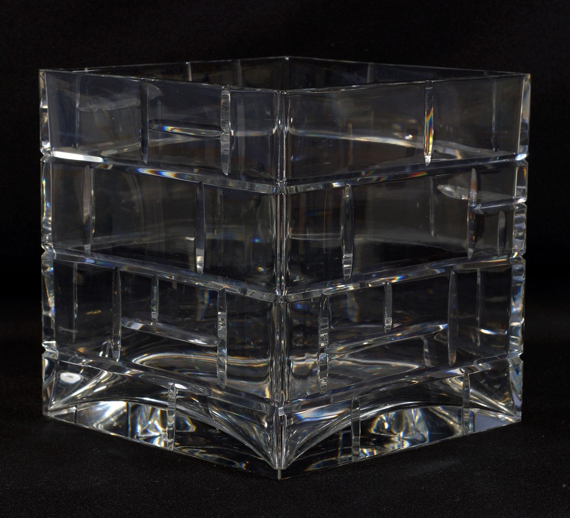 Appraisal: Baccarat crystal planter with masonry design cube