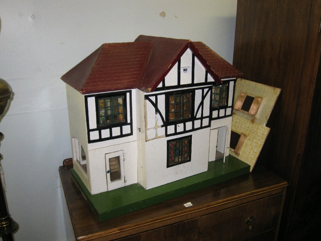 Appraisal: Doll's house and a quantity of furniture