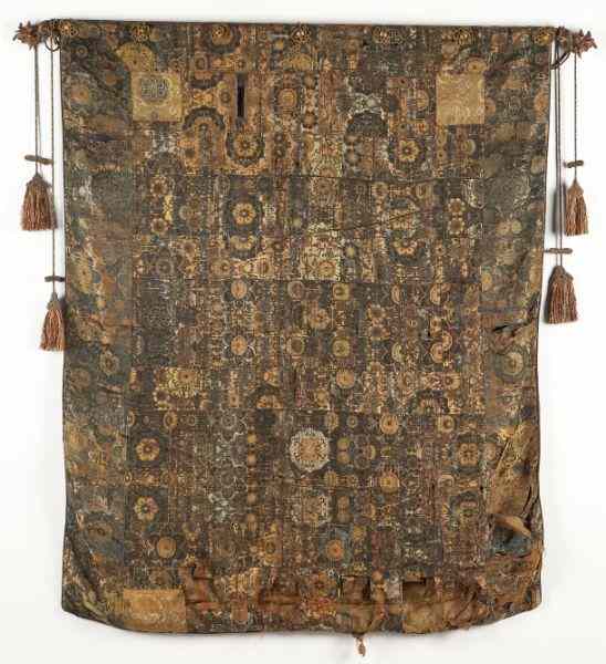 Appraisal: Chinese Silk Wall Hangingpossibly Yongzheng period silk and gold metal