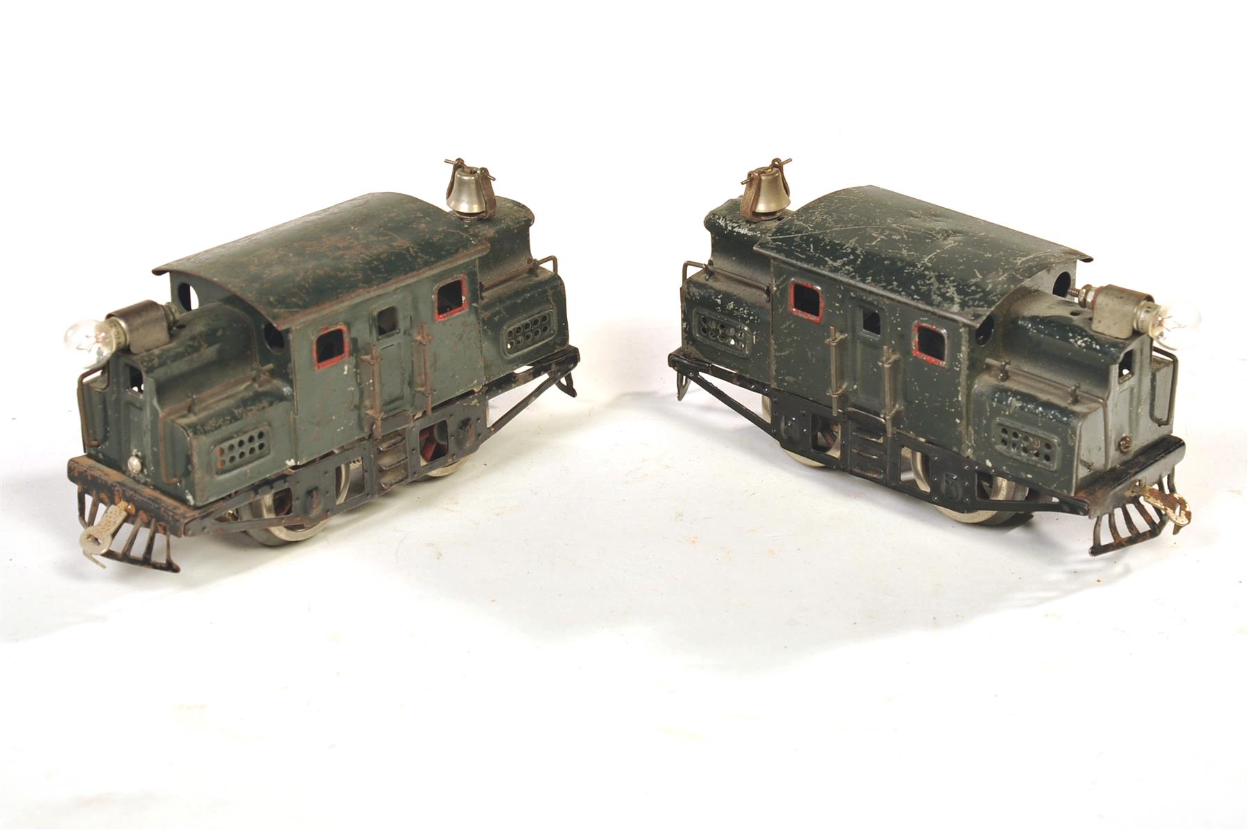 Appraisal: TWO LIONEL O GAUGE EARLY ELECTRICS American ca - Dark