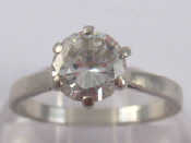 Appraisal: A white metal tests platinum diamond solitaire ring the round