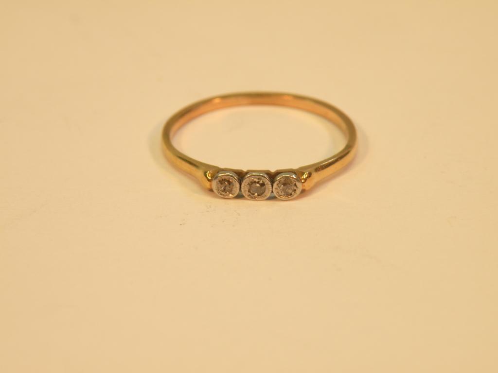 Appraisal: A three stone and yellow metal dress ring the stones