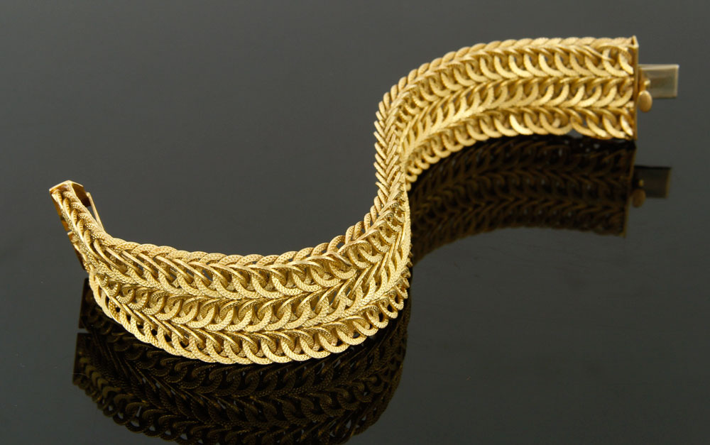 Appraisal: - K Yellow Gold Bracelet K yellow gold bracelet l